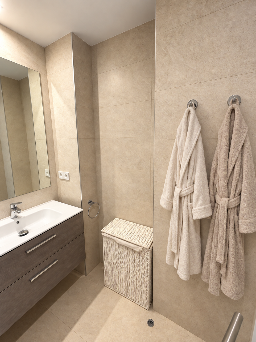 Baño del dormitorio principal de piso en Palma